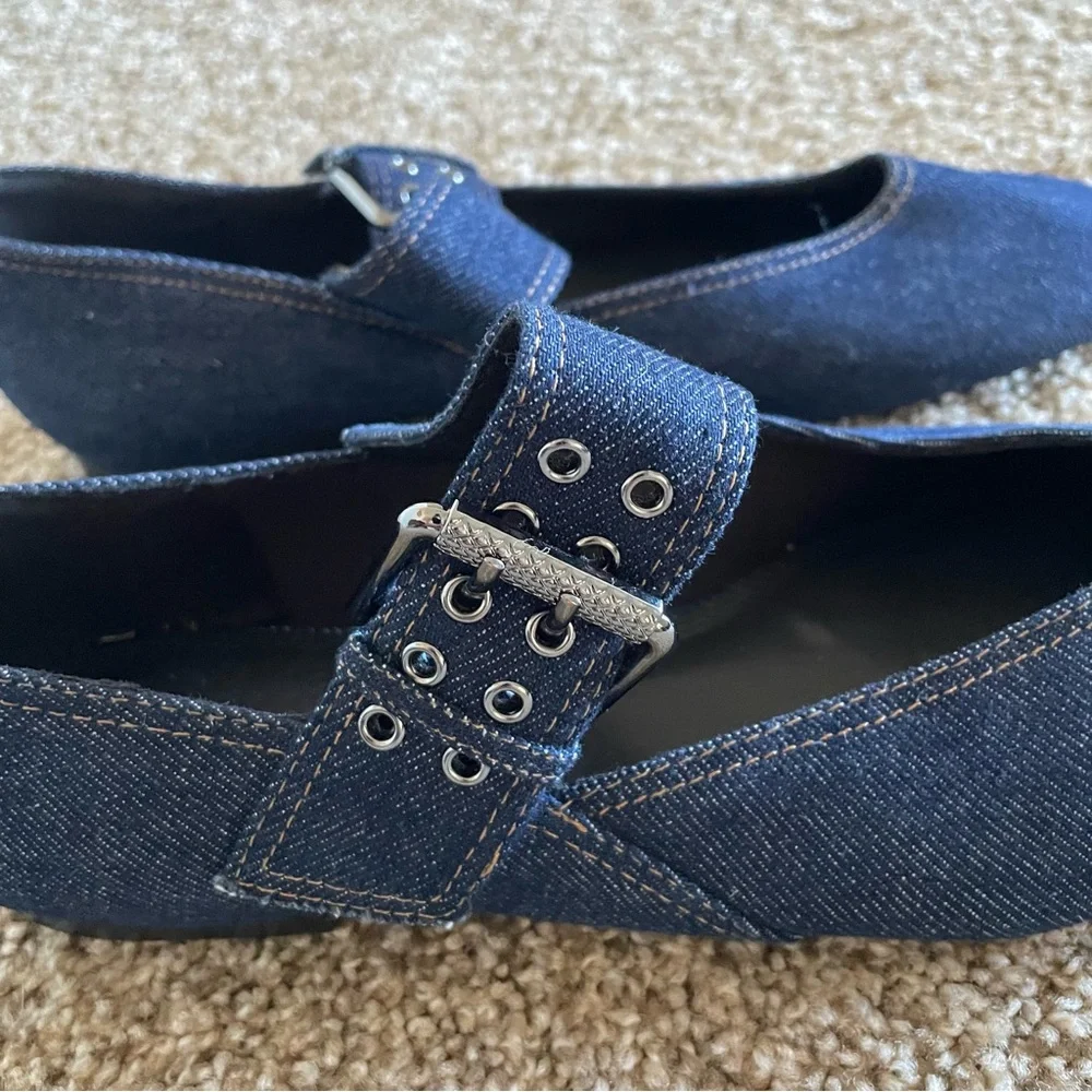 Zara Mary Jane Denim Flats Women’s 10 Blue Dark Wash
Minimalist Chic Everyday - Picture 5 of 16